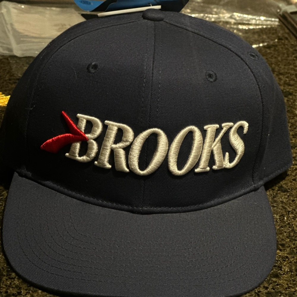 Brand New with Tags - Brooks Cap Navy Men Large